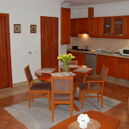 Apartamento 4 Apartmans *