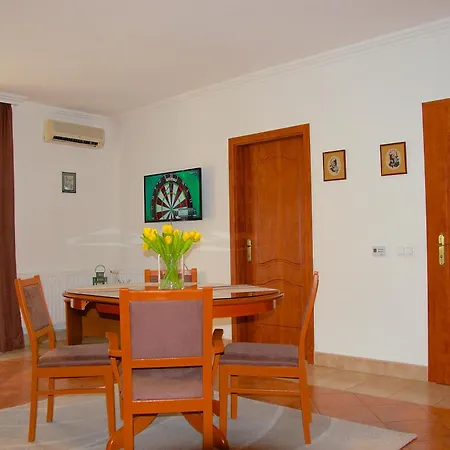 Apartamento 4 Apartmans *